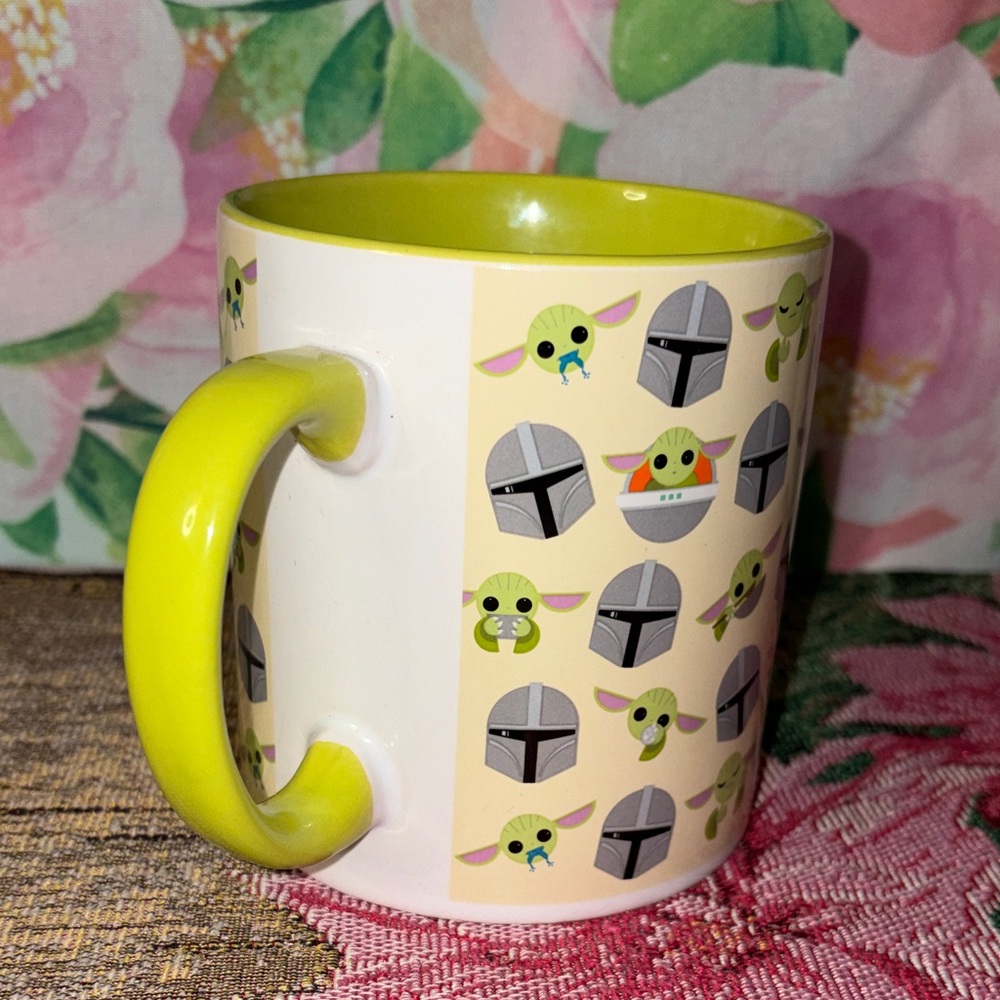 Star Wars Green and White Character Mug - Picture 3 of 5